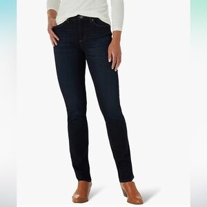 Lee Women's Ultra Lux Mid Rise Slim Fit Straight Leg Jean 6 Short Dark and Hazy